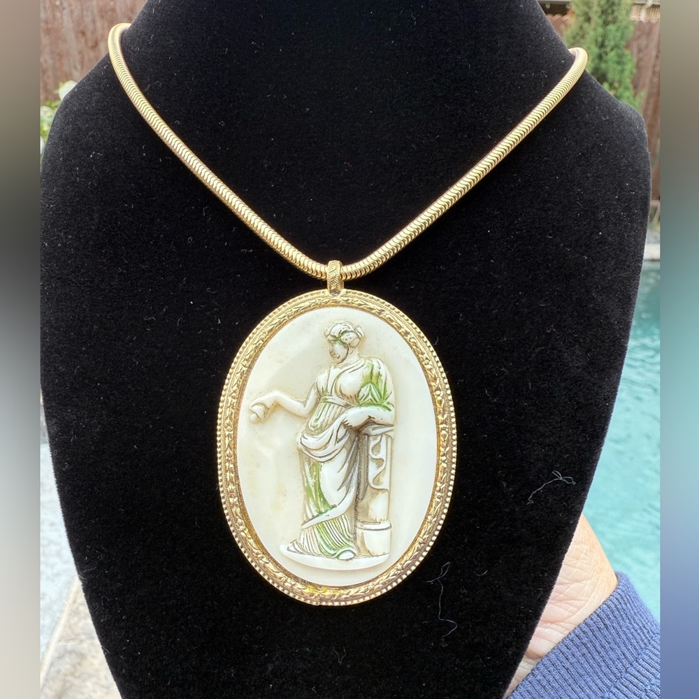 Signed Whiting & Davis Greek Lady Cameo Pendant Necklace Gold Tone